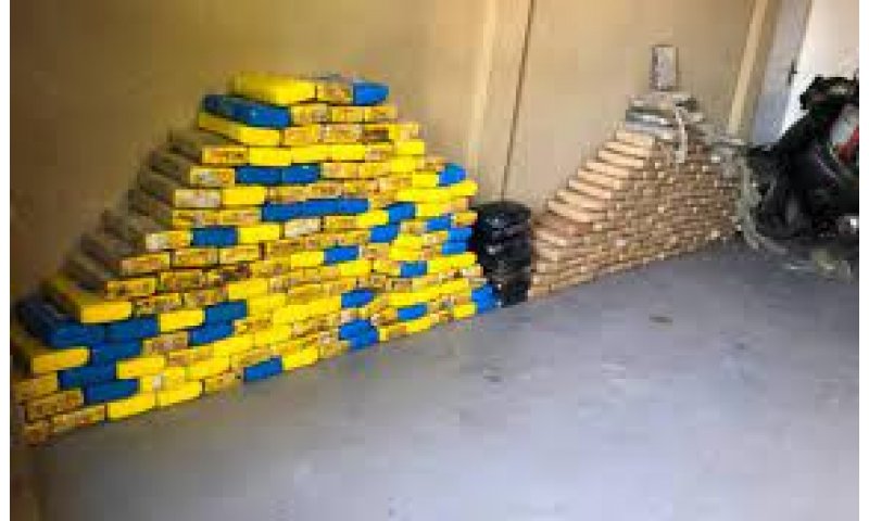 Trio é preso com cerca de 800kg de maconha e 50kg de cocaína em propriedade rural em SC