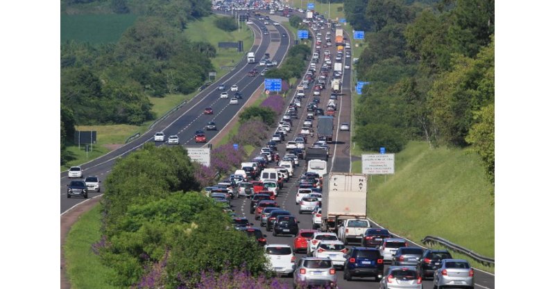 Trânsito nas rodovias de SC deve aumentar mais de 60% durante o carnaval / veja as recomendações