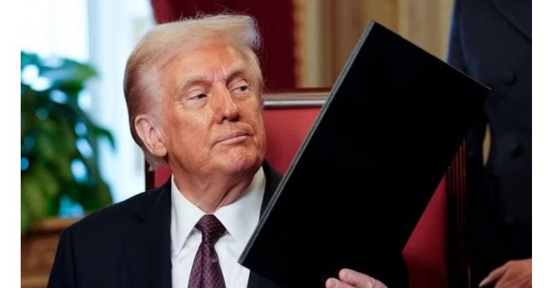 Trump anuncia tarifa de 10% para produtos importados do Brasil