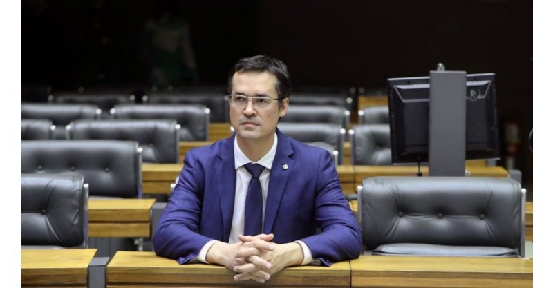 TSE barra campanha de Deltan Dallagnol ao Senado em decisão liminar; entenda o caso