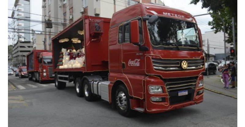 Tubarão / Caravana de Natal Coca-Cola encanta a cidade com desfile mágico