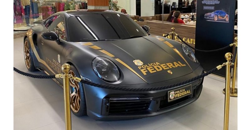 Viatura ostentação: Polícia Federal exibe Porsche 911 Turbo como parte da frota em SC